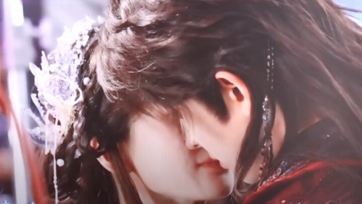 This kind of painful tidbits that make you unable to kiss are even more touching than the main film.