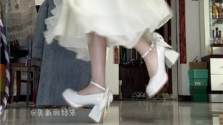 สาวน้อยแสนน่ารักควรใส่ชุดอะไรออกไปนอกบ้าน?