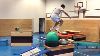 Parkour Dalam Ruangan oleh Juara Ski Swiss