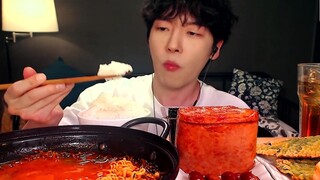 Mukbang SIO, Ramen Jamur Cabai, Daging Kaleng Keju, Nasi, Rumput Laut