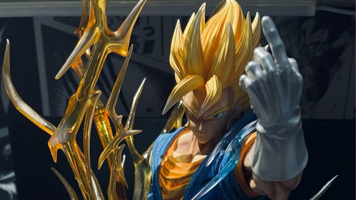 "Vegito the Cloud" là một người đàn ông có chữ bất khả chiến bại trên khuôn mặt!