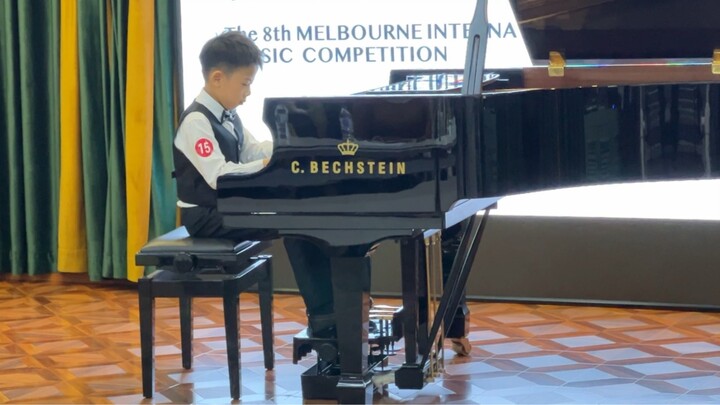 The kid who cried and played the Liuyang River participated in the competition today! El Zapateado