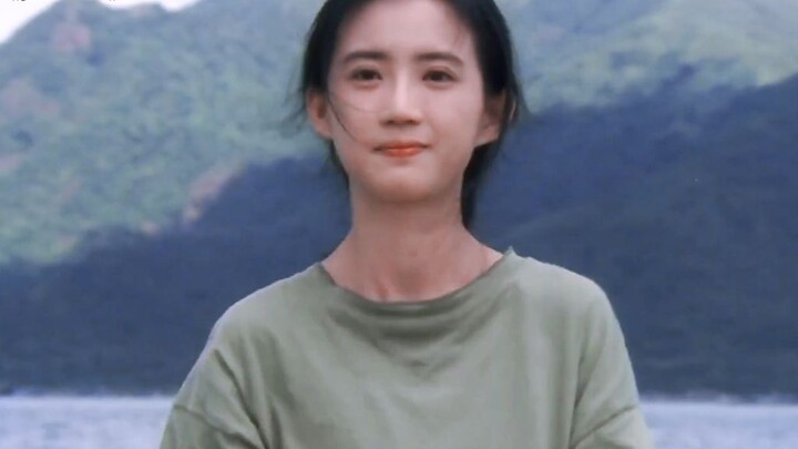 Gương mặt trong sáng như mối tình đầu, ngay cả khi cạo trọc vẫn không thể che giấu khí chất thoát tụ