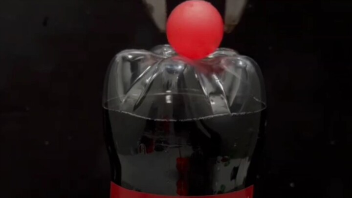 Bola besi 1000 derajat dimasukkan ke dalam cola