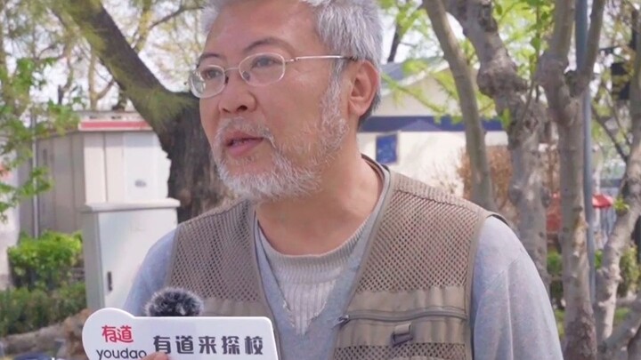 大爷1988年就出国留学了，看状态就知道经历了很多！