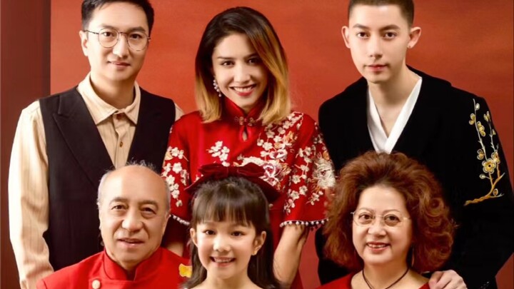 Cả nhà đều mang “gen Tân Cương”, cảm giác nhan sắc thế nào nhỉ? Năm mới rồi, chỉ mong cả nhà mạnh kh