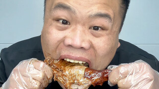 First time trying roast goose! Tastes pretty good!