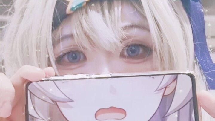 Precious footage of a boy cosplaying Liuying in women's clothing for the first time at an anime conv