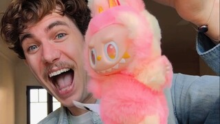 Pemasaran Influencer Luar Negeri | Ayo lihat blogger luar negeri membuka kotak "LABUBU Pop Mart"!