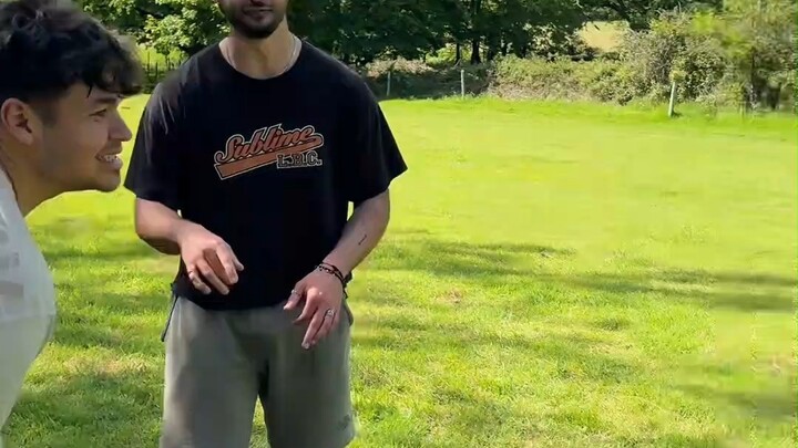 人扔飞宝心爱的木棍！狗好人坏！