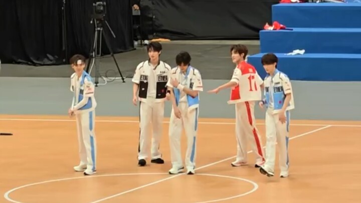 【عائلة TF】استمتع بفترة الاستراحة من الاجتماع الرياضي وقم بأداء "خطة بلا خوف"