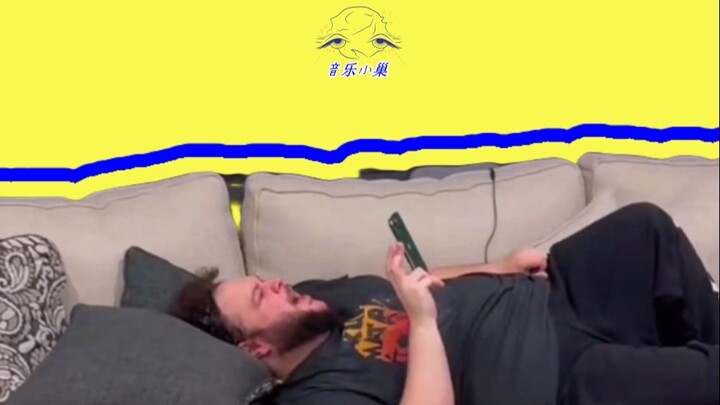 เมื่อเพื่อนนั่งเล่นโซฟาก็ยังร้องทุกโน้ตได้แม่นยำ ชื่อเพลง: The One That Got Away คัฟเวอร์โดย: AMH Ba