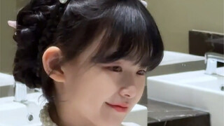 哈哈哈～ 上个厕所还没出来原来在臭美啊😏#刘格格 #相册翻烂也要用这个bgm