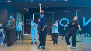 日本00后编舞师Natsuki编舞.简单又快乐的大框架hiphop