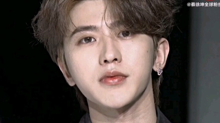 ما تقدر تتعلّم كيف يتباهى زيي!