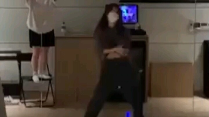 [ITZY Huang Lizhi] When it is not clear, many people think it is a dance teacher dancing. The timing