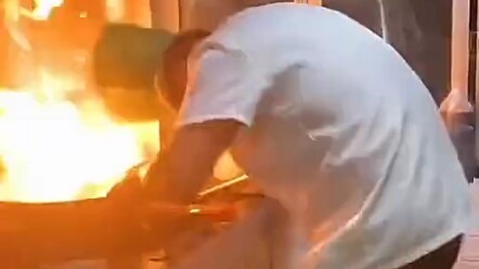 ألا تحترق قبعتك هذه؟