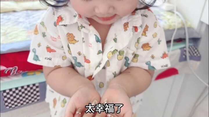 They’ve got a little “clip-on mic” baby who delivers pure emotional value! Only salespeople know jus