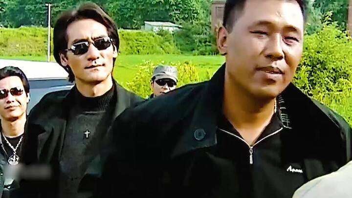 เจ้าพ่อมาเยี่ยมบ้านเพื่อสักการะบิดาผู้ล่วงลับ แต่กลับถูกชาวบ้านฉวยโอกาสหาผลประโยชน์