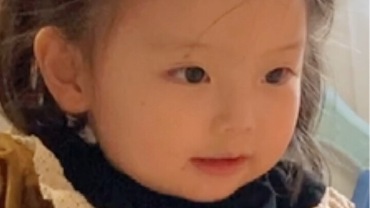 น้องซื่อ: ห่านใหญ่เอ๋ย ให้เจ้ากัดฉันเหรอ? คอยดูนะ ฉันจะจัดการเจ้าให้เข็ด!