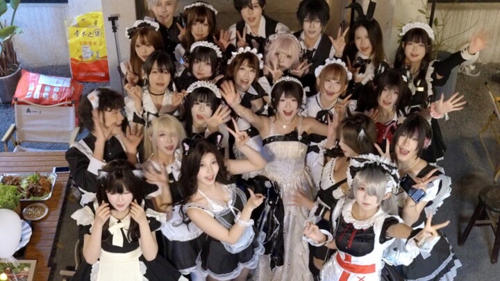 So satisfying! I invited over 20 black-stockinged maids to celebrate my birthday with me 🎂