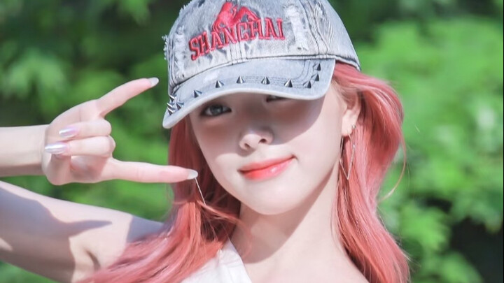 المؤثرات الإناث اللواتي لا يرقصن كراقصات رئيسيات لكنهن راقصات مميزات وبارعات