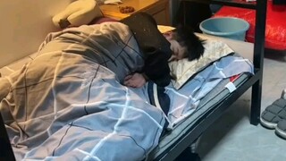 “用纯真的脸做着做色的事...”