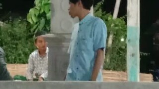 Yang Lain pake peci, 1 doang ga pake, gila