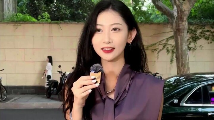 أختي الرائعة والمضحكة، خمّني هل هذه الجملة حقيقية أم مزيفة؟