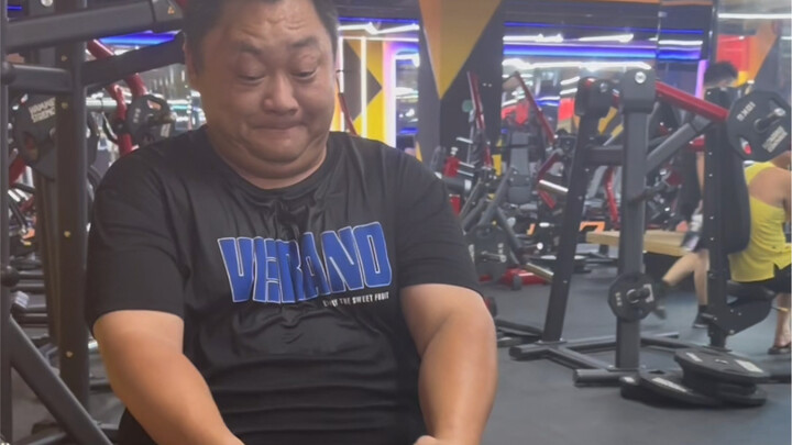 Hôm nay Béo Long tập luyện đến phát bực.