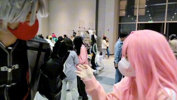 Is Pochi-chan socially anxious?
