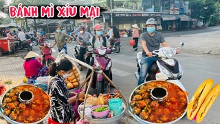 Gánh BÁNH MÌ XÍU MẠI,Cô dành cả 40 năm cuộc đời để bán bánh mì nuôi cả gia đình I HiepVlog # 34