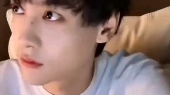 Important note: This mole is real, not a dot—Tian Xuning’s rare early footage (Guys, grab this while
