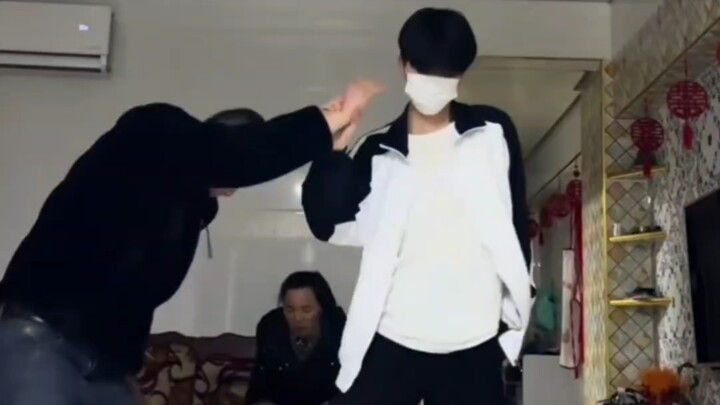 Anak-anak Sichuan dan Chongqing sama saja seperti omega♂ ini. Bagaimana mungkin satu orang bisa mend