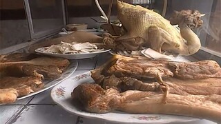 司令没钱下馆子，带兵在饭店门口啃烧饼，老板直接请吃大餐