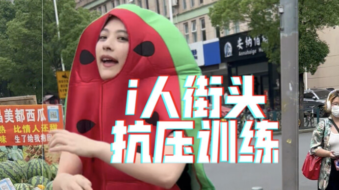 Lihat cepat! Itu Si Pahlawan Semangka!