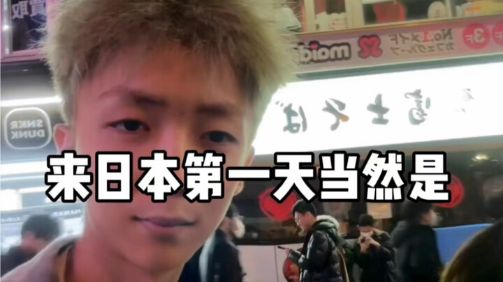 I kept seeing this video of someone dancing on the second floor in Akihabara, so I braved the crowds