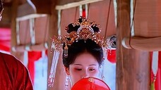 The director was eating melons and was so funny that he couldn't stop laughing. Ning Er was hit by M