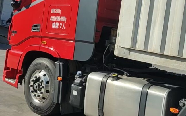 Chất khoai tây chiên lên xe mà như đang kéo không khí vậy.