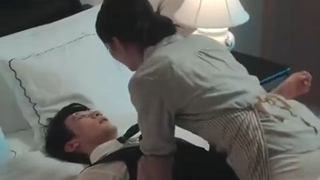 CEO menghindari wanita, tapi malam itu gadis cerai itu menaklukkannya