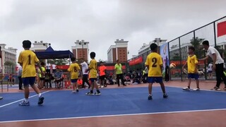 [Bola Voli] Tim siswa sekolah dasar yang hanya tahu cara melakukan servis lompat ini hanya menempati
