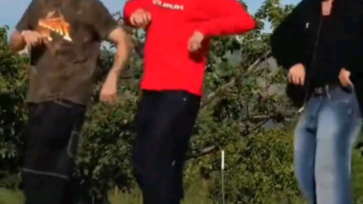 #เต้นรำ #อิสระ #คำพูดของแม่ ชีวิตต้องมีความรู้สึกเป็นพิธีการ เหมือนวันธรรมดาที่ต้องการแสงสว่างสักก้อ