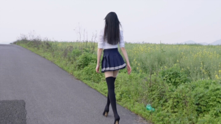 Take you for a stroll along the country roads in a rhythmic manner!
