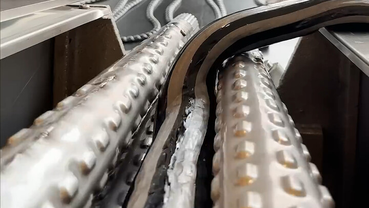 Đừng dùng gậy xương sói nữa, cùn lắm!