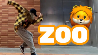 Janji deh kamu nggak akan joget lagu Zoo sambil pakai topeng…