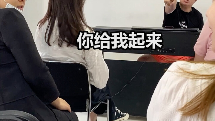 What do you think Director Zhang’s eyes look like?