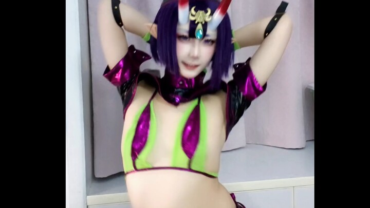 Little Shuten-doji gives the master a big swing