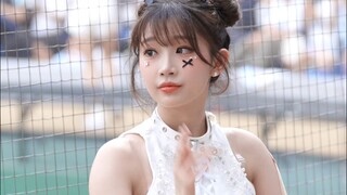 Vẻ ngoài lộng lẫy của bé Zhuzhu tối nay đã đạt đến một tầm cao mới!! Kiểu tóc búi đôi đặc trưng của 