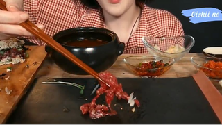 Thịt bò sống, bánh mì kẹp cơm gỏi thịt bò 10 #amthuc