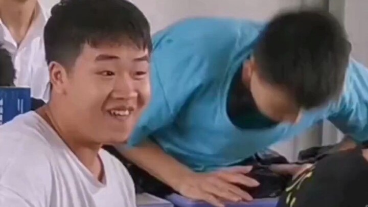 Baru saat jadi guru kamu bisa lihat pertunjukan 10 gerakan dalam satu detik kayak gini. Netizen: Pan